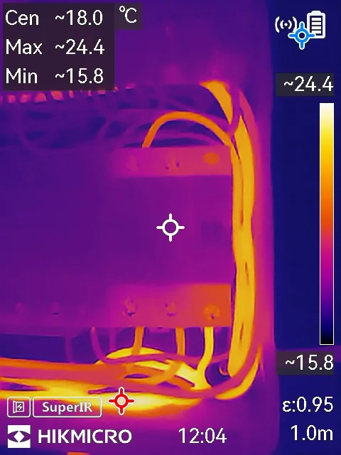 Imagem termográfica de quadro eléctrico obtida com câmara HIKMICRO