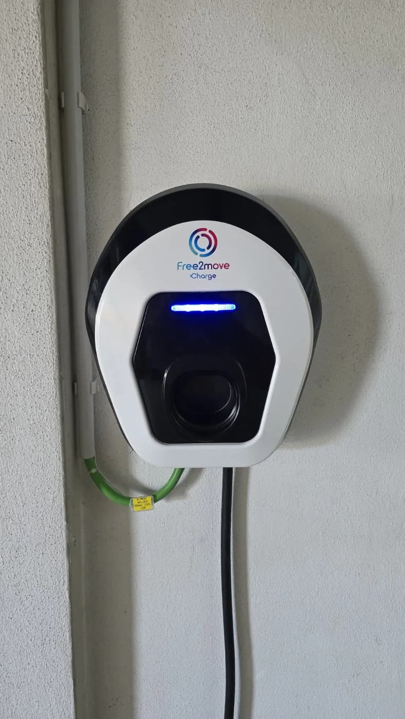 Instalação de carregador eléctrico Free2move Charge