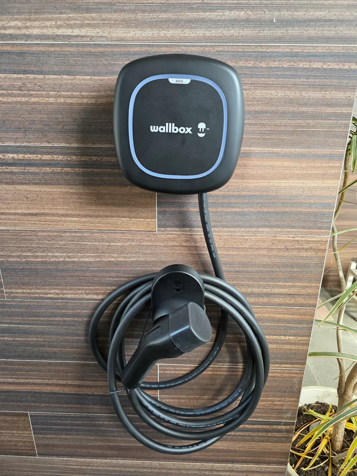 Instalação de carregador eléctrico Wallbox com circuito dedicado